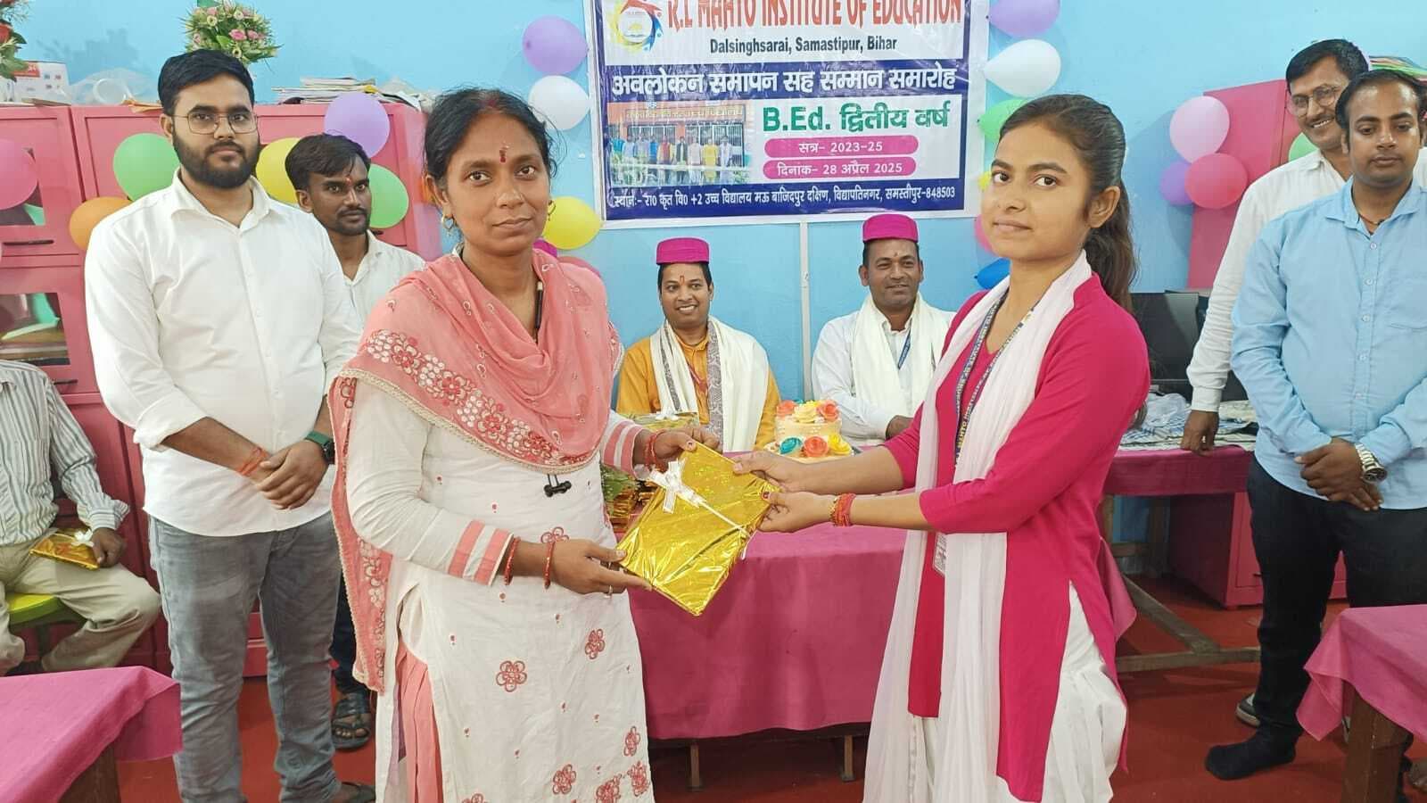 Education news from Samastipur:आरएल महतो बीएड कॉलेज के प्रशिक्षुओं का शिक्षण अभ्यास संपन्न