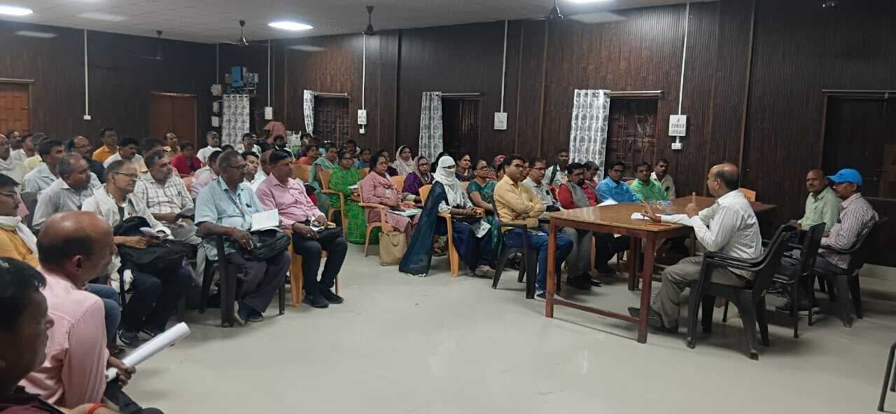 kaimur News : राशि खर्च कर एक सप्ताह में जमा करें उपयोगिता प्रमाणपत्र : डीइओ