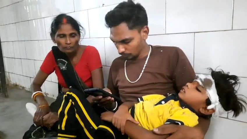 बस से गिरकर छात्रा घायल