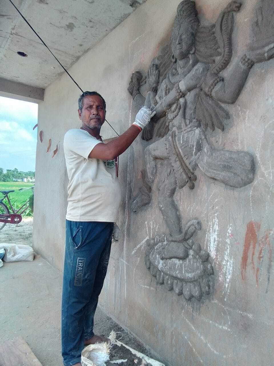 मजदूरी कर बच्चों को दी शिक्षा, खुद मिथिला के लिए हैं समर्पित