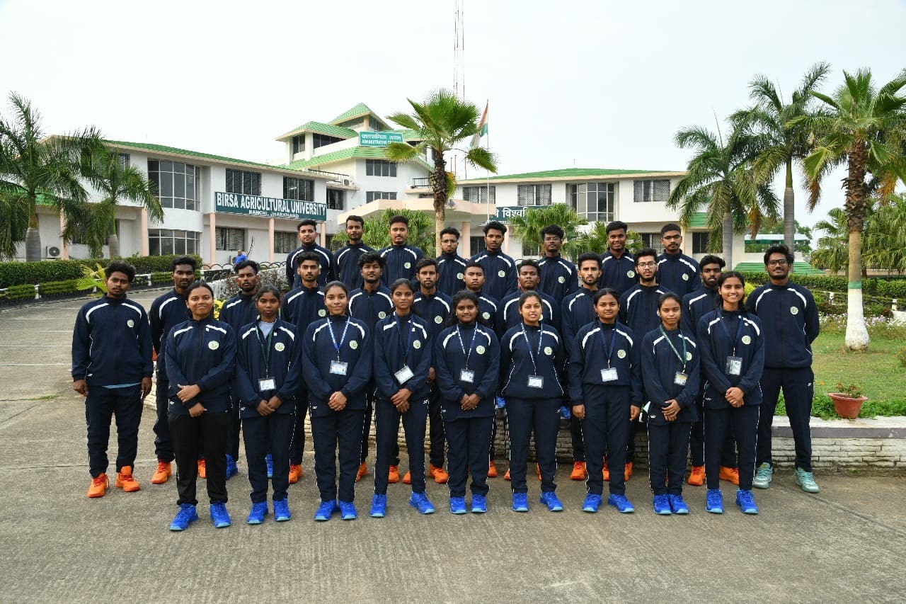 Education News : बीएयू की 30 विद्यार्थियों की टीम अयोध्या गयी