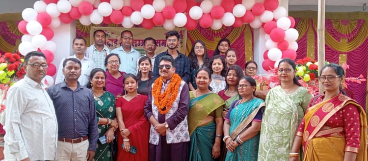 सेवानिवृति पर शिक्षक को दी विदाई