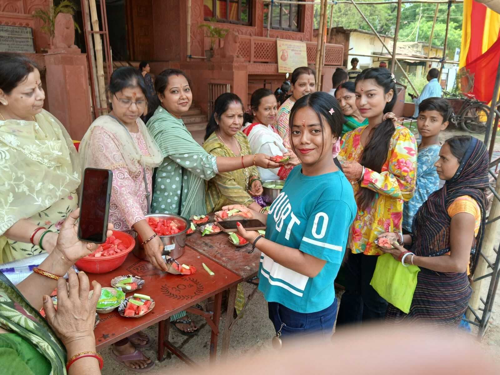 Deoghar news : राणी शक्ति दादी सेवा ट्रस्ट का वार्षिकोत्सव प्रारंभ, जुटे श्रद्धालु