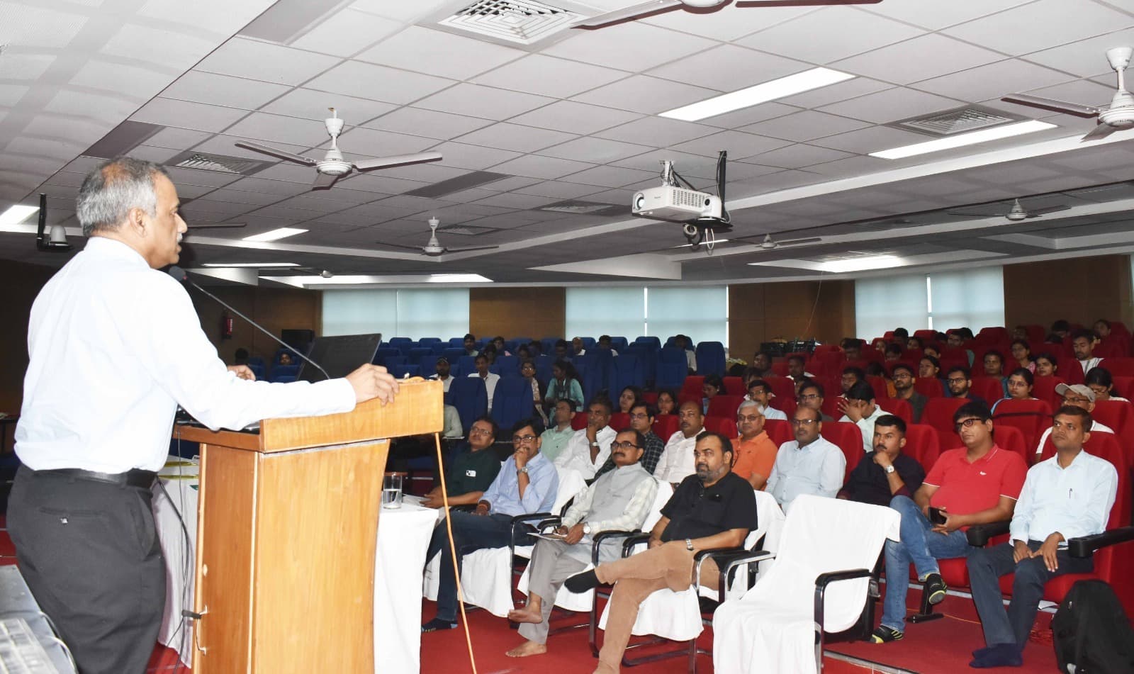 विलुप्त हो रही प्रजातियों को बचाने के लिए पारिस्थितिकी तंत्र का संतुलन जरूरी