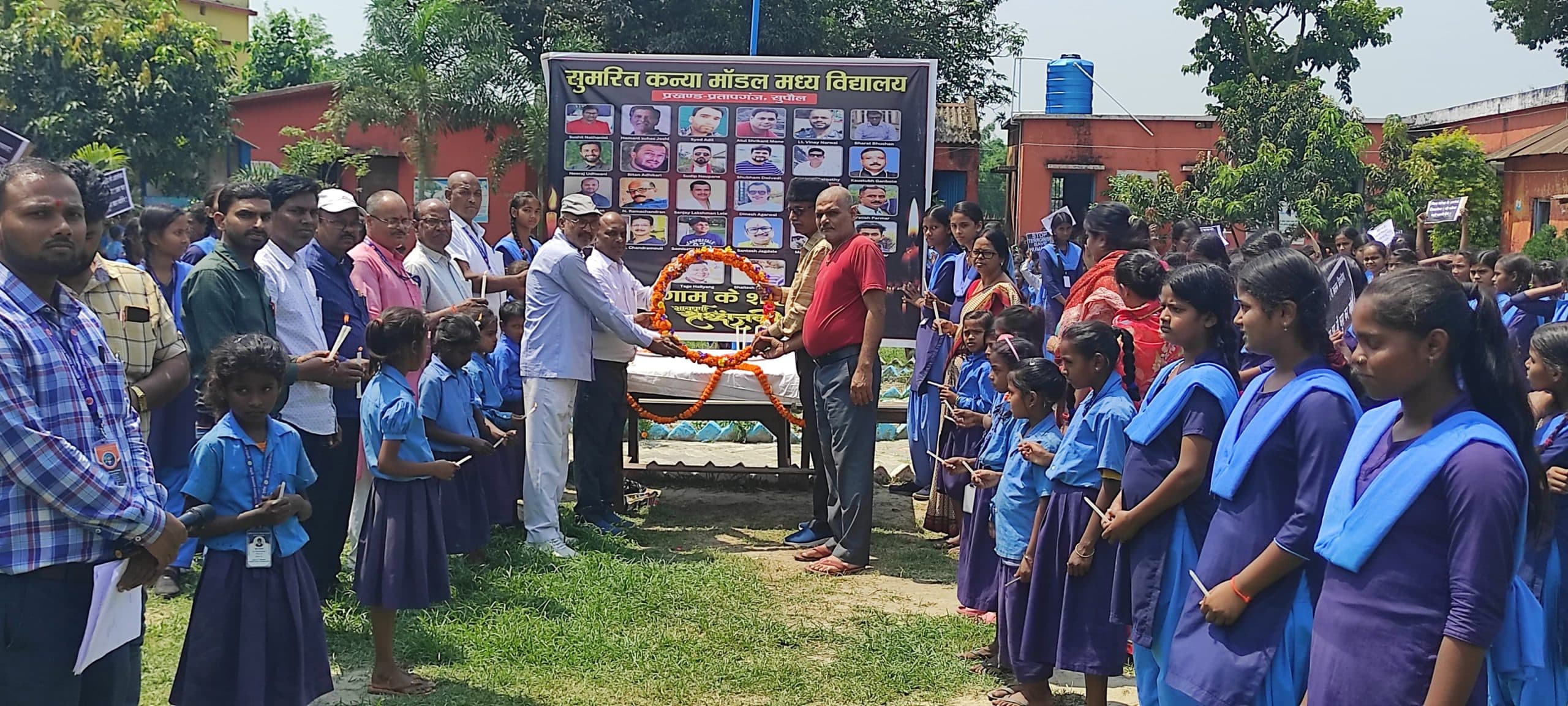 पहलगाम में मारे गये लोगों को दी श्रद्धांजलि