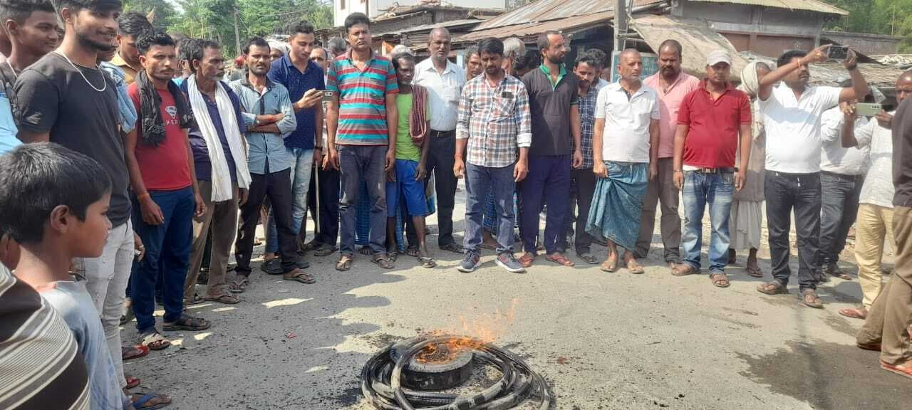 पीएम श्री स्कूल में हाजी नजीबुल्लाह हाई स्कूल को मर्ज करने पर ग्रामीणों में आक्रोश