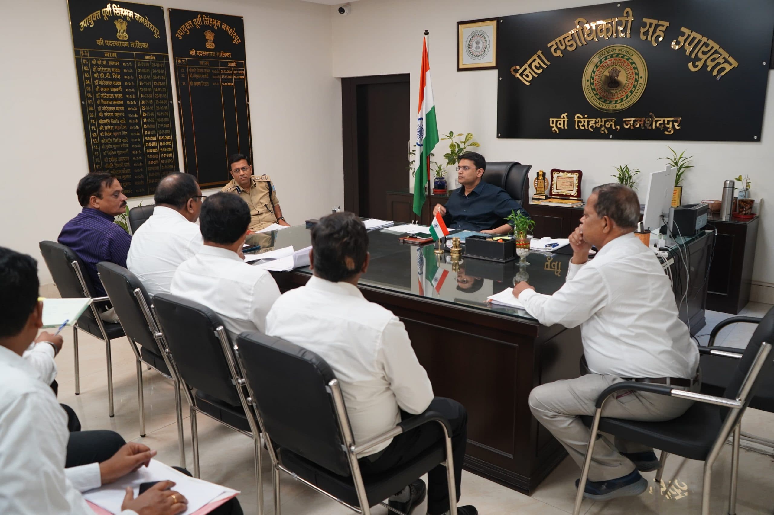 Jamshedpur news. लोअर कोर्ट के फैसलों पर अपील करेगा जिला प्रशासन, लंबित मामलों पर गंभीरता दिखायें अधिकारी