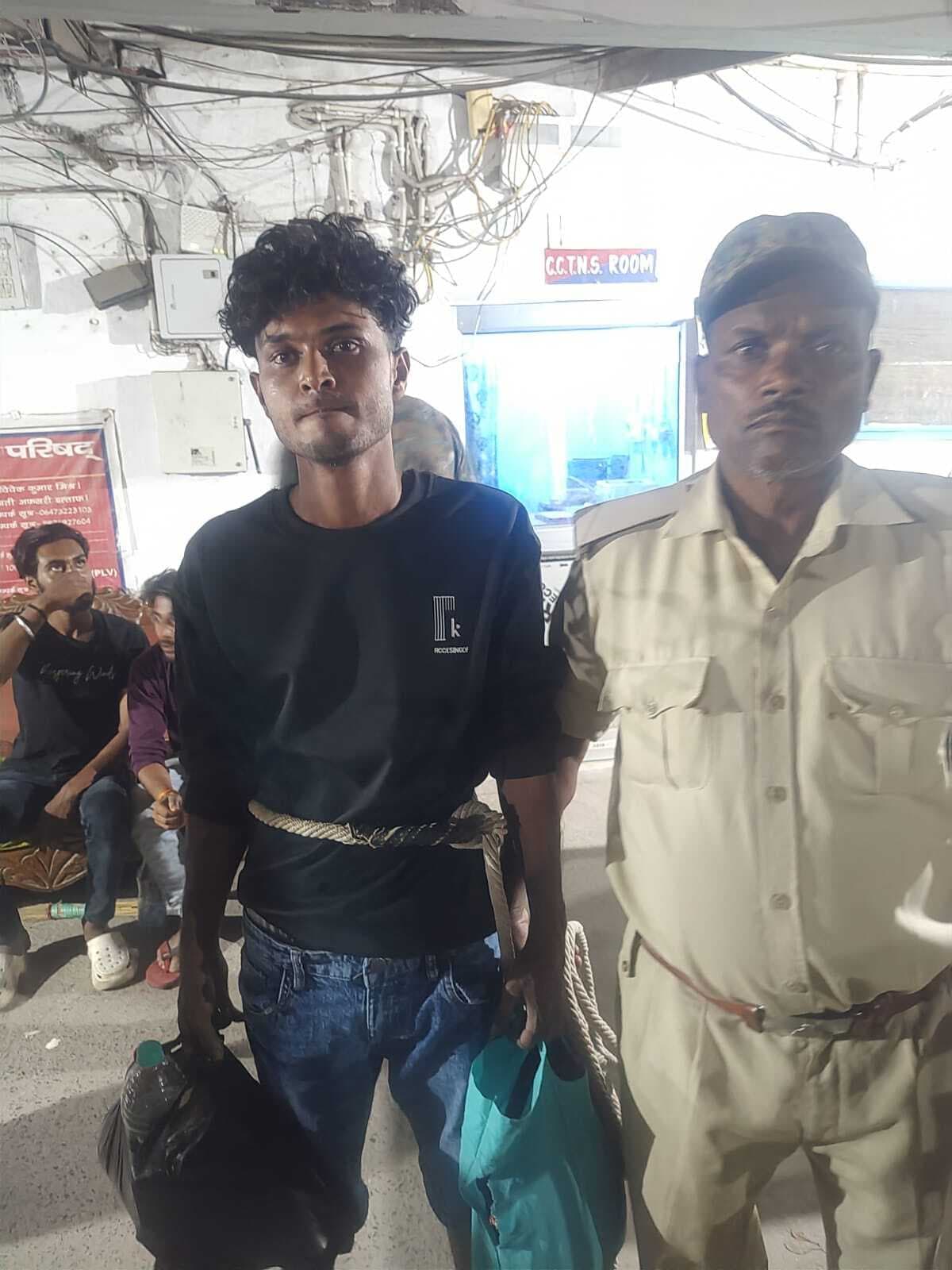 विशेष वाहन जांच अभियान के दौरान चोरी की बाइक के साथ एक युवक गिरफ्तार