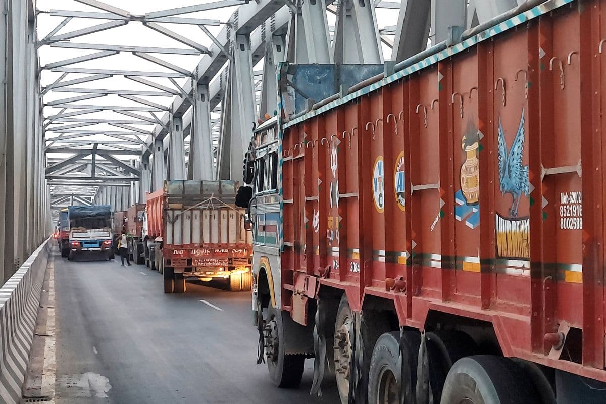 Patna Traffic Jam: महात्मा गांधी सेतु पर फिर लगा महाजाम, लोग पैदल पुल पार करने को मजबूर
