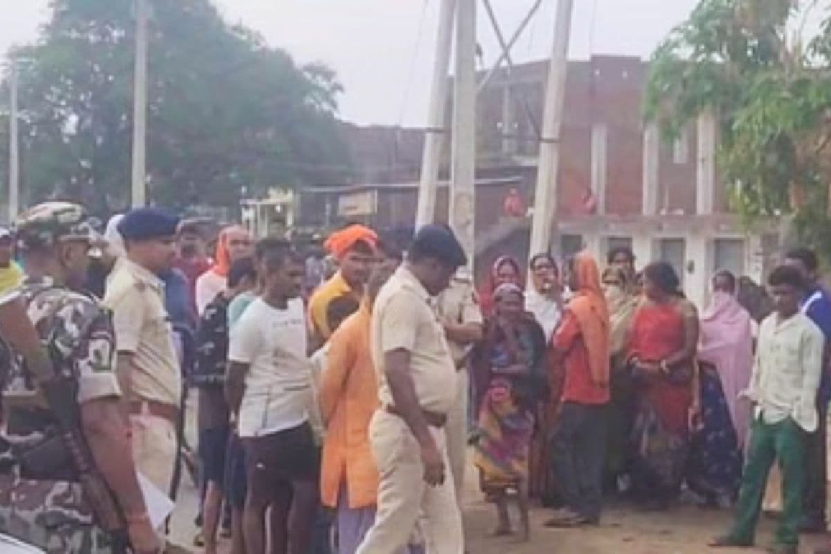 बिहार के गया में अर्द्धनग्न हालत में मिला अज्ञात महिला का शव, चेहरा गमछे से बांध हाथ-पैर पर किया गया है हथियार से वार