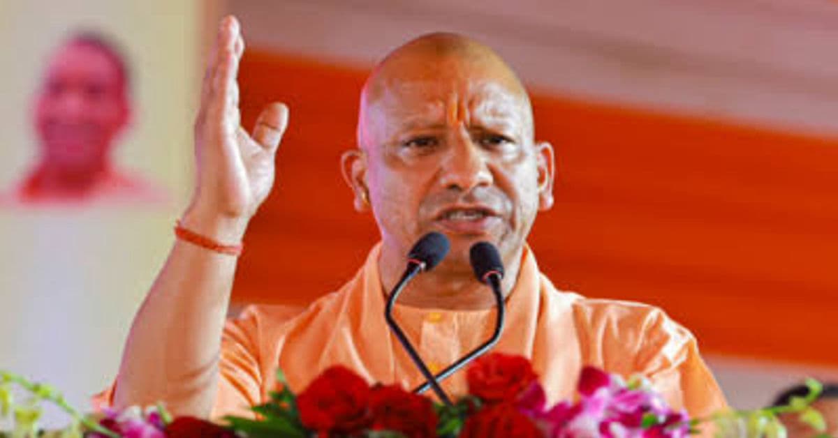 सड़क पर नमाज बैन होने के फैसले पर अफसरों से सहमत योगी, महाकुंभ का दिया बड़ा उदाहरण
