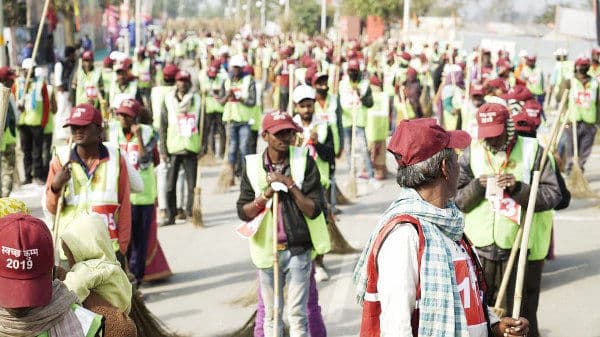 महाकुंभ के बाद साफ सफाई की लापरवाही की शिकायत पहुंचीं शासन तक,भड़के नगर आयुक्त