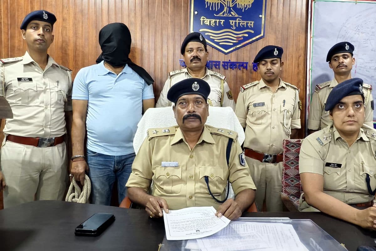 कुख्यात माफिया बबुआ डॉन पिस्टल और स्मैक के साथ गिरफ्तार, आलीशान घर देख पुलिस के उड़े होश
