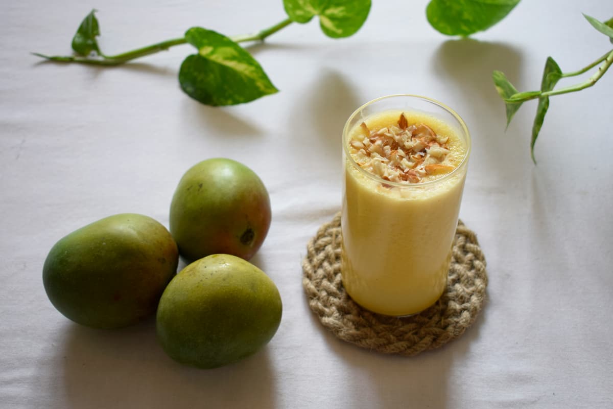 Mango Shake: मैंगो शेक का सेवन इन लोगों के लिए है खतरनाक, पीने से पहले जान लें फायदे और नुकसान