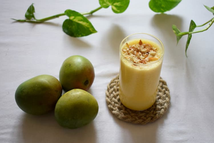 Mango Shake: मैंगो शेक का सेवन इन लोगों के लिए है खतरनाक, पीने से पहले जान लें फायदे और नुकसान