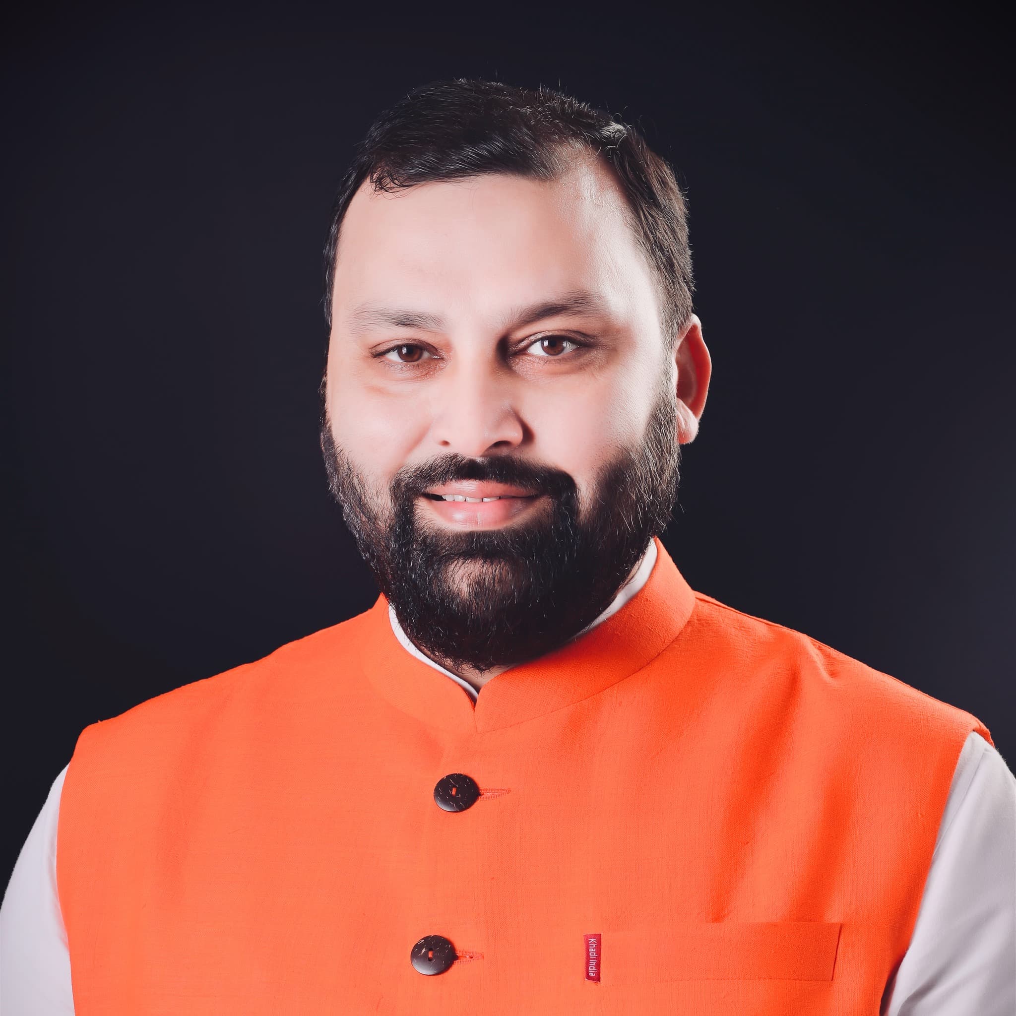 Khadi: देश में खादी ने पहली बार 1.7 लाख करोड़ रुपये का कारोबार कर बनाया रिकॉर्ड