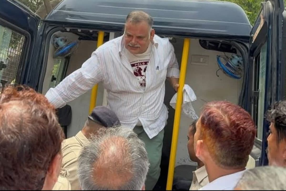 कोर्ट में पेश हुए बिहार के पूर्व बाहुबली विधायक मुन्ना शुक्ला, अन्नू को बनाया अपना राजनीतिक उत्तराधिकारी