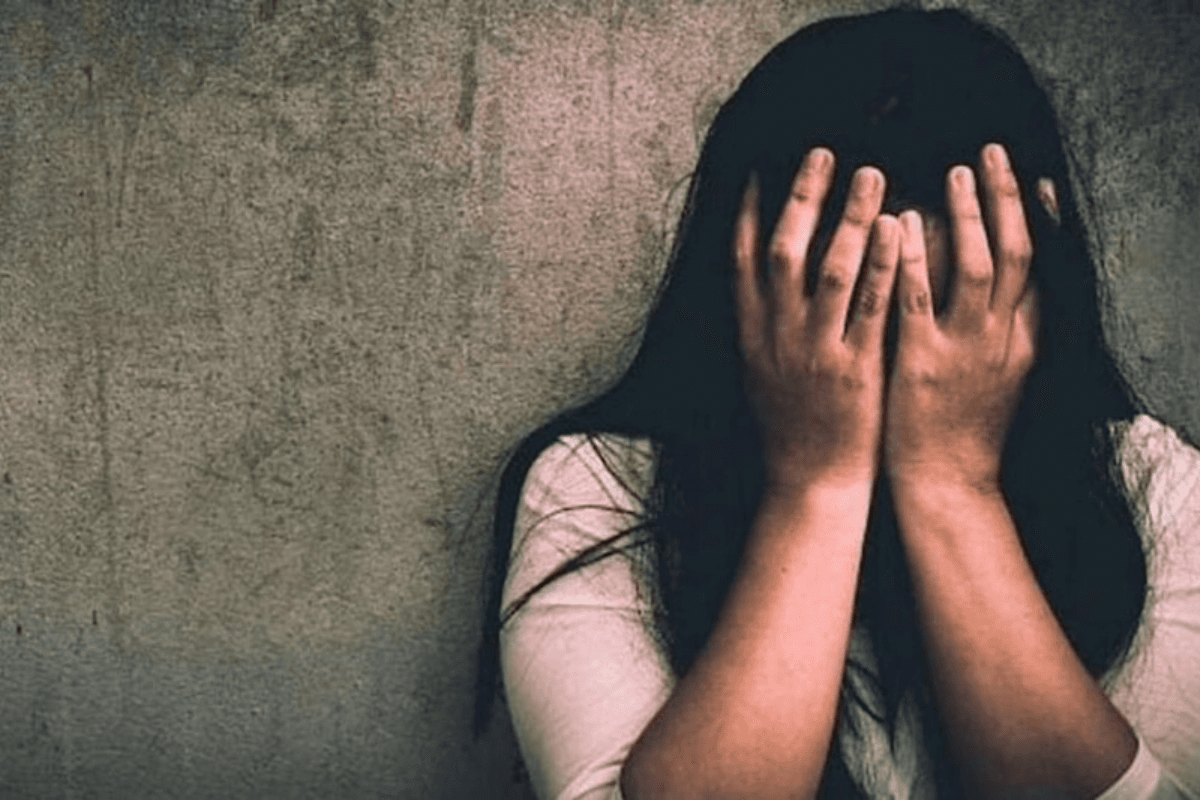 डॉक्टर बना हैवान! इलाज के बहाने इधर-उधर छूने की कोशिश, शोर मचाने पर भागा