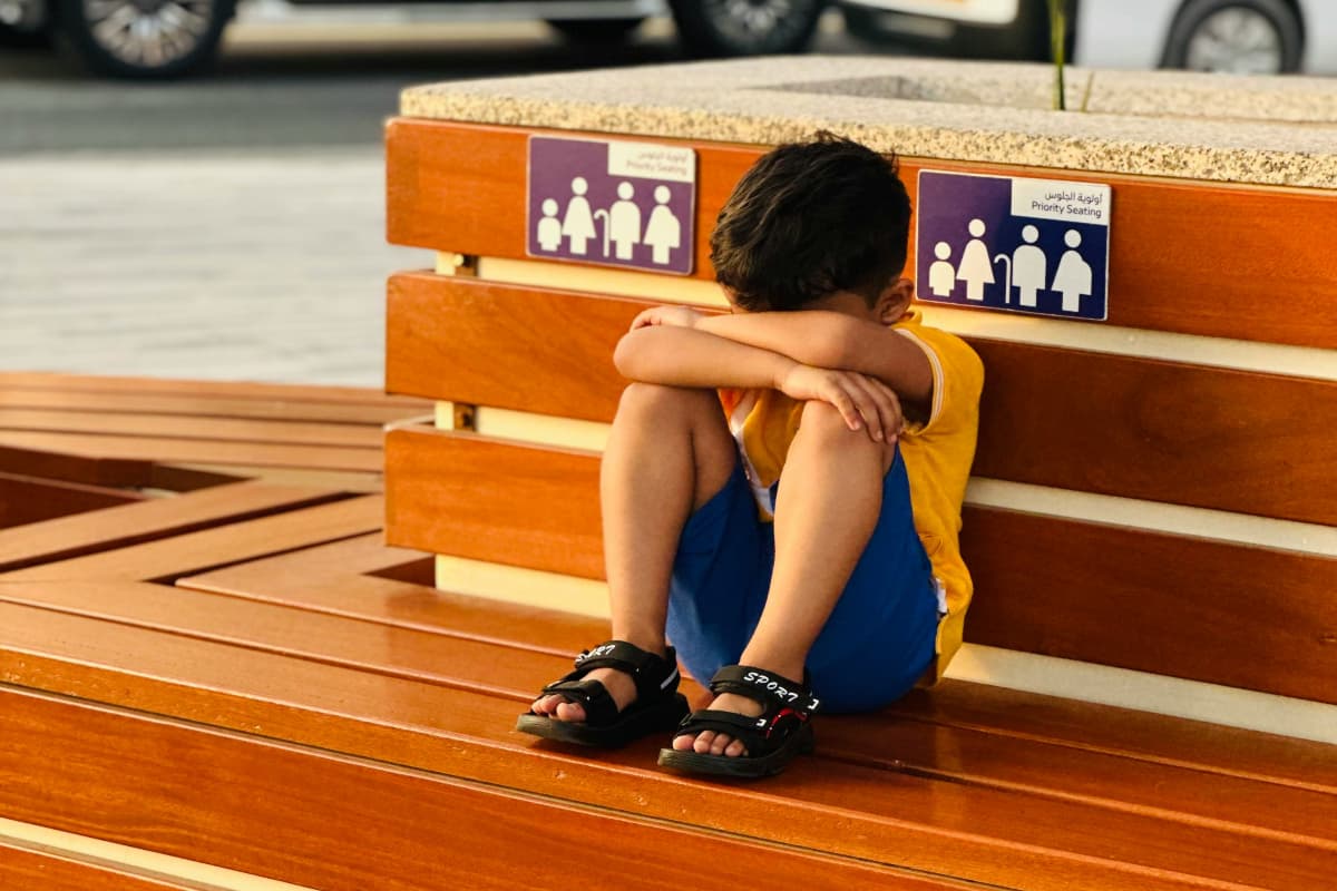 Parenting Tips: कहीं आपका बच्चा बाहर से खुश और अंदर से तो नहीं है दुखी? जानें पता लगाने का सबसे आसान तरीका