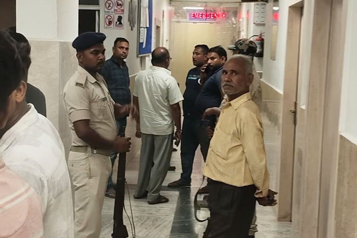 पटना में एक फेमस बिजनेसमैन पर जानलेवा हमला, कार को घेर रॉड से शीशा तोड़ा फिर कर दी ताबड़तोड़ फायरिंग