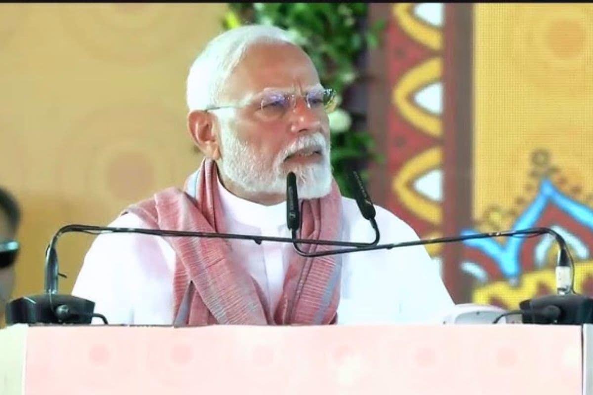 मधुबनी में PM Modi ने मंच से की सीएम नीतीश की तारीफ, विकास कार्यों को भी गिनाया
