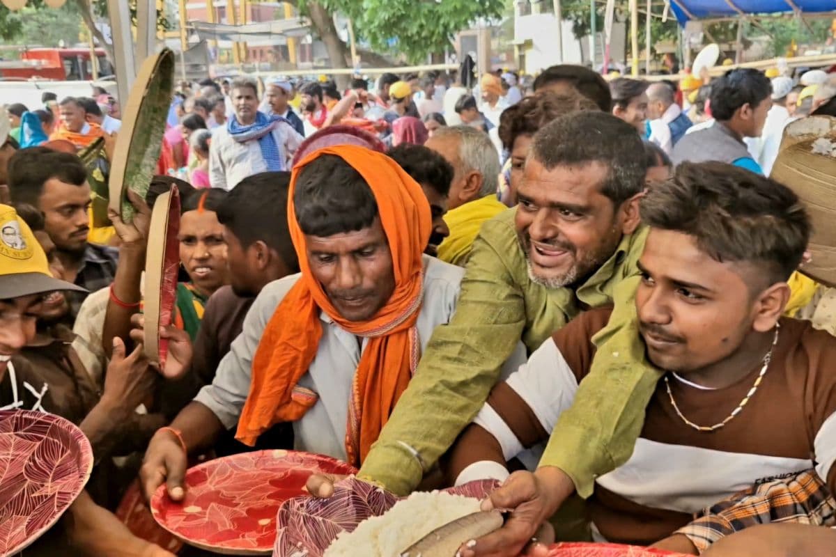 Prashant Kishor Rally Video: छोले-चावल के लिए खूब चले लात-घूसे, चावल की कठौती लेकर भागे कार्यकर्ता