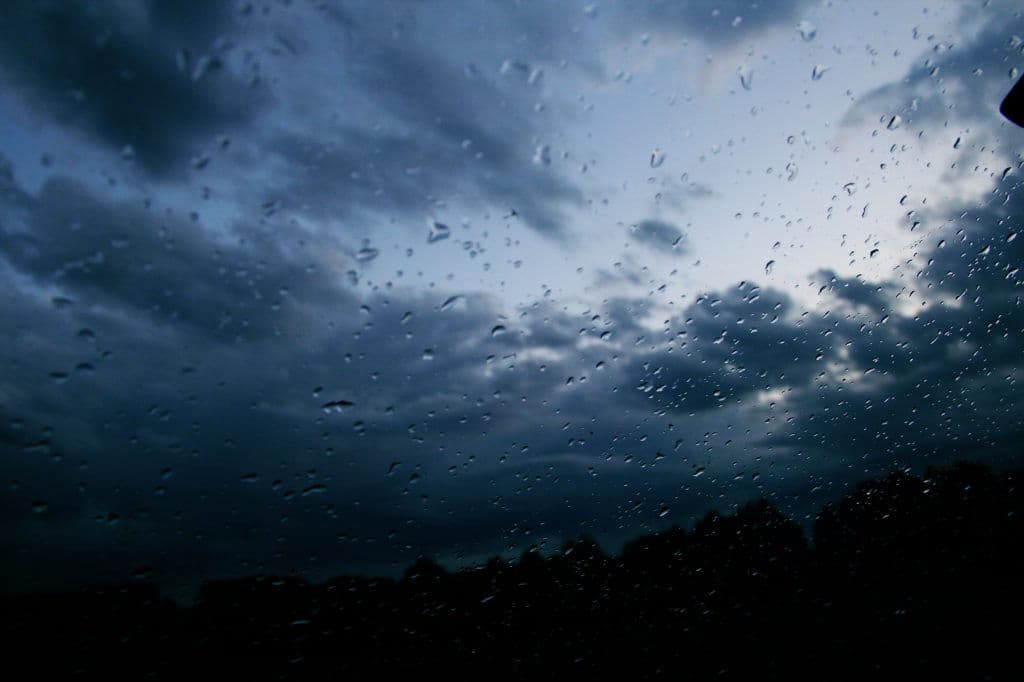 UP Weather News: यूपी में गरज-चमक के साथ हुई जोरदार बारिश…गेहूं को नुकसान, आकाशीय बिजली से हुईं दो मौतें; स्वास्थ्य पर पड़ेगा असर