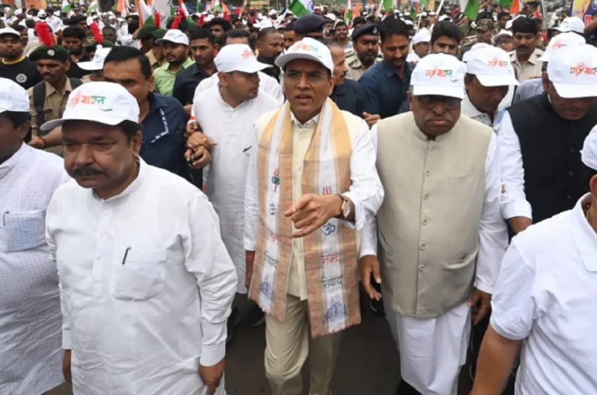 जय भीम पदयात्रा में उमड़ा दलित समाज, पटना की सड़क पर उतरे मोदी के मंत्री मनसुख मांडविया