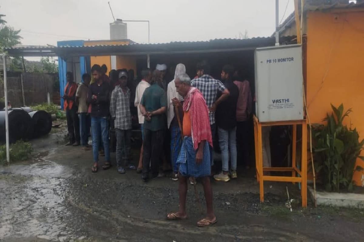 Palamu News: क्रशर प्लांट में करंट लगने से टैंकर चालक की मौत, मुआवजे की मांग पर प्रदर्शन कर रहे परिजनों ने 20 घंटे बाद उठाया शव