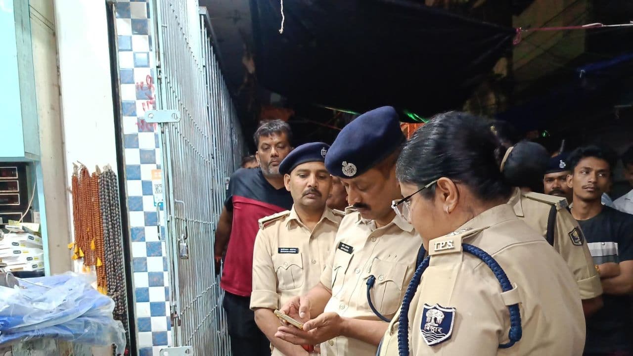 भागलपुर के लोगों में आक्रोश, हत्या के विरोध में दुकानदारों ने बाजार की सभी दुकानों को करवाया बंद