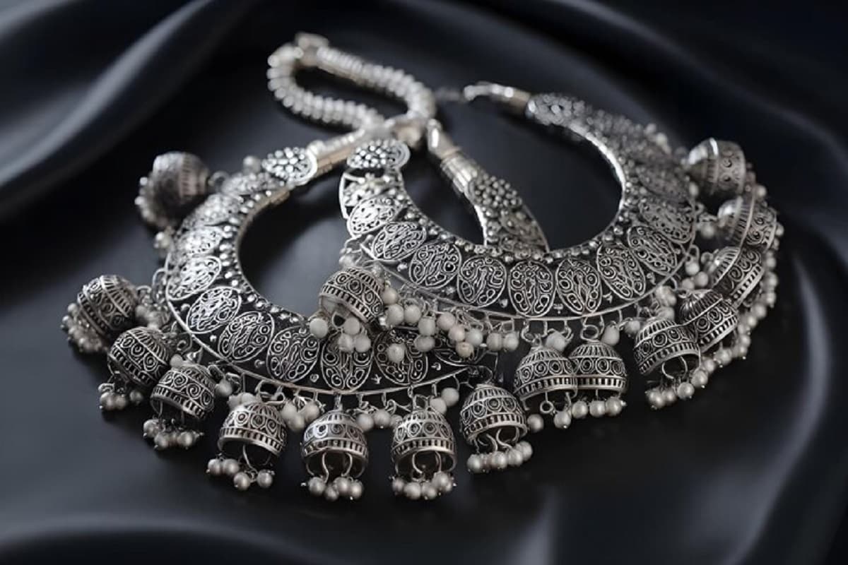 Silver Benefits: क्या आप जानते हैं चांदी खूबसूरती ही नहीं इस चीज में भी करता है आपकी मदद