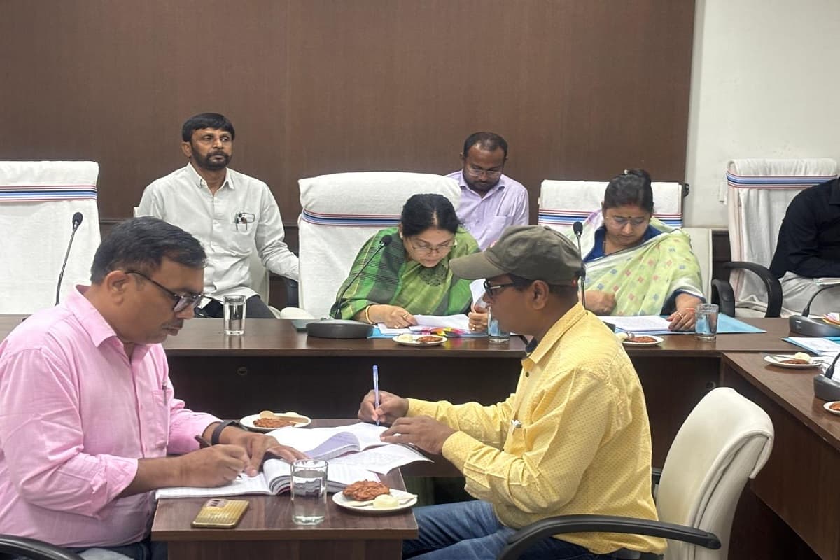 चाय बागान से लेकर फिल्म सिटी तक, पर्यटन विकास के लिए युवा कल्याण समिति की बैठक में उठे कई अहम सवाल