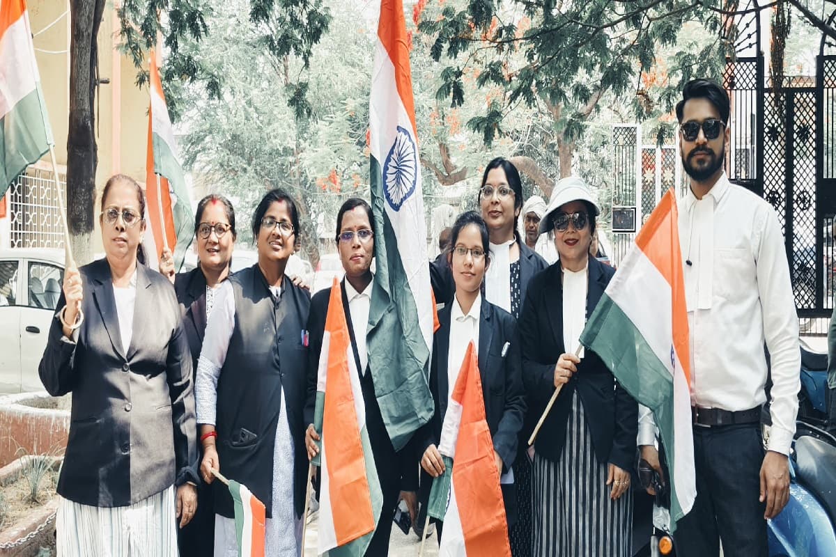 Tiranga Yatra in Bokaro: अधिवक्ताओं ने लेफ्टिनेंट कर्नल सोफिया और विंग कमांडर व्योमिका के सम्मान में निकाली तिरंगा यात्रा