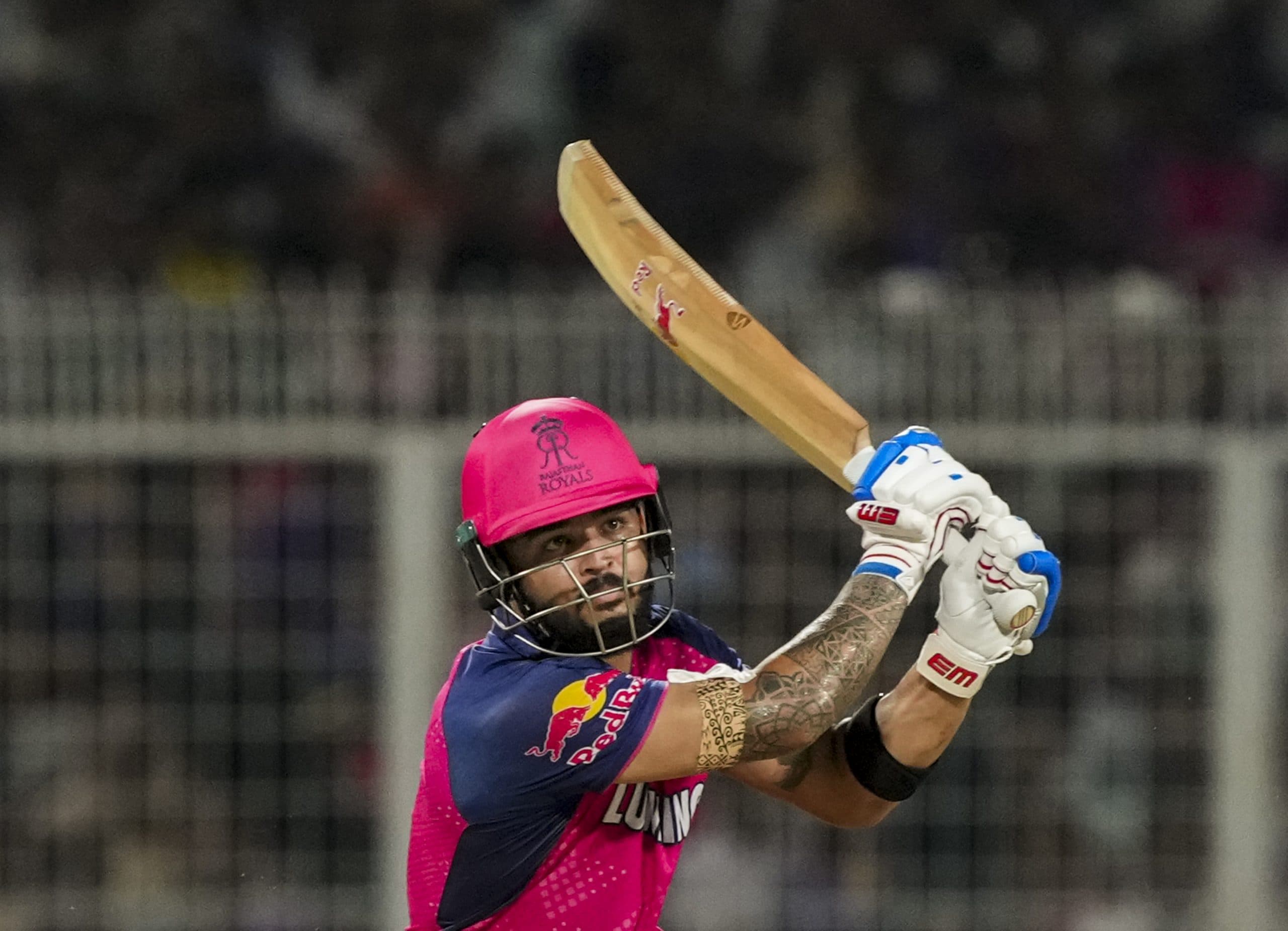 Watch Video: 2 साल पहले किया वादा निभाया, रियान पराग ने एक ओवर में जड़ दिए 5 छक्के