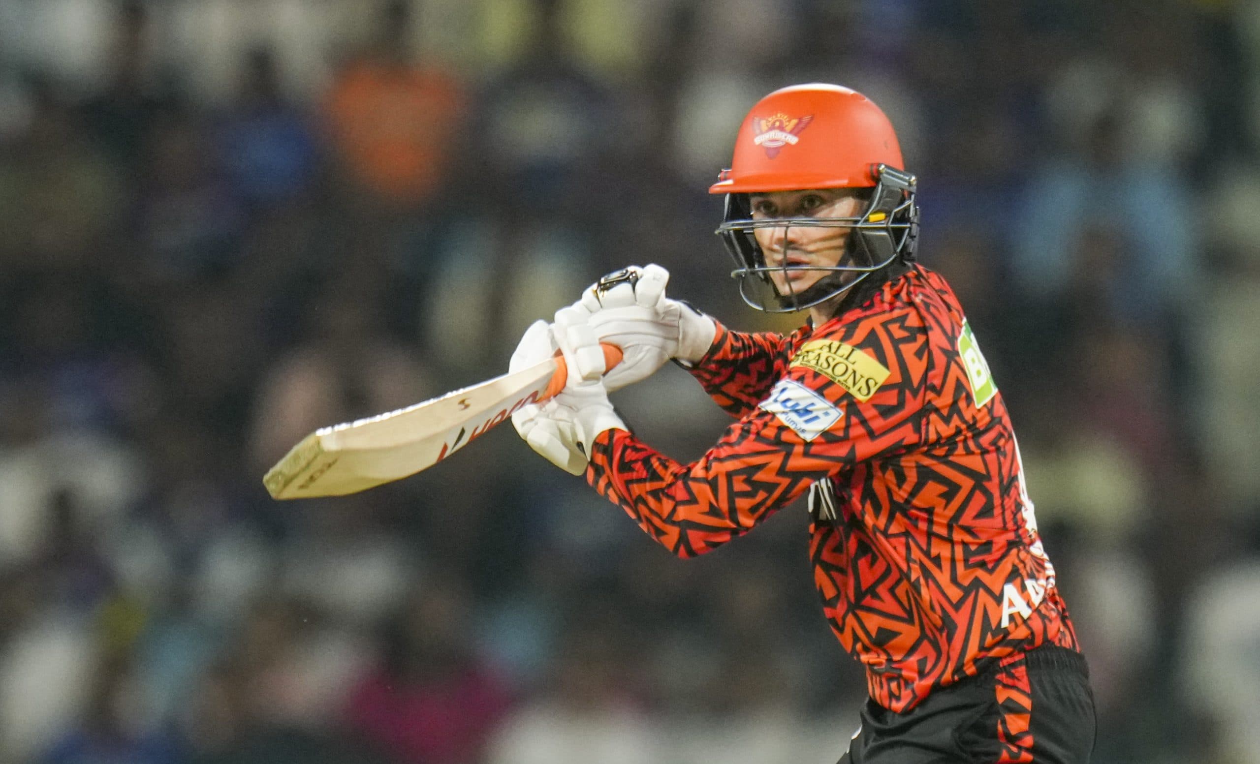 LSG प्लेऑफ की दौड़ से बाहर, अभिषेक शर्मा के विस्फोटक पचासे के दम पर SRH ने 6 विकेट से हराया