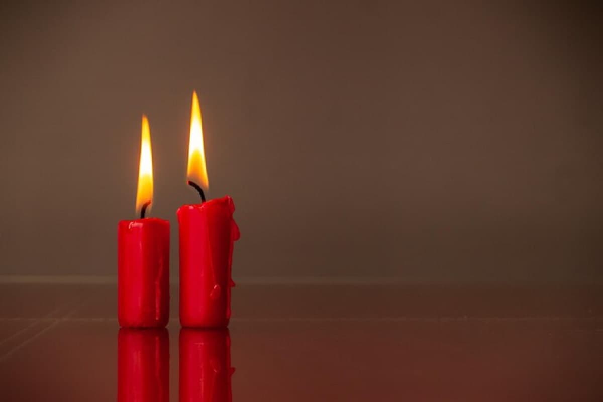 2 मोमबत्तियाँ