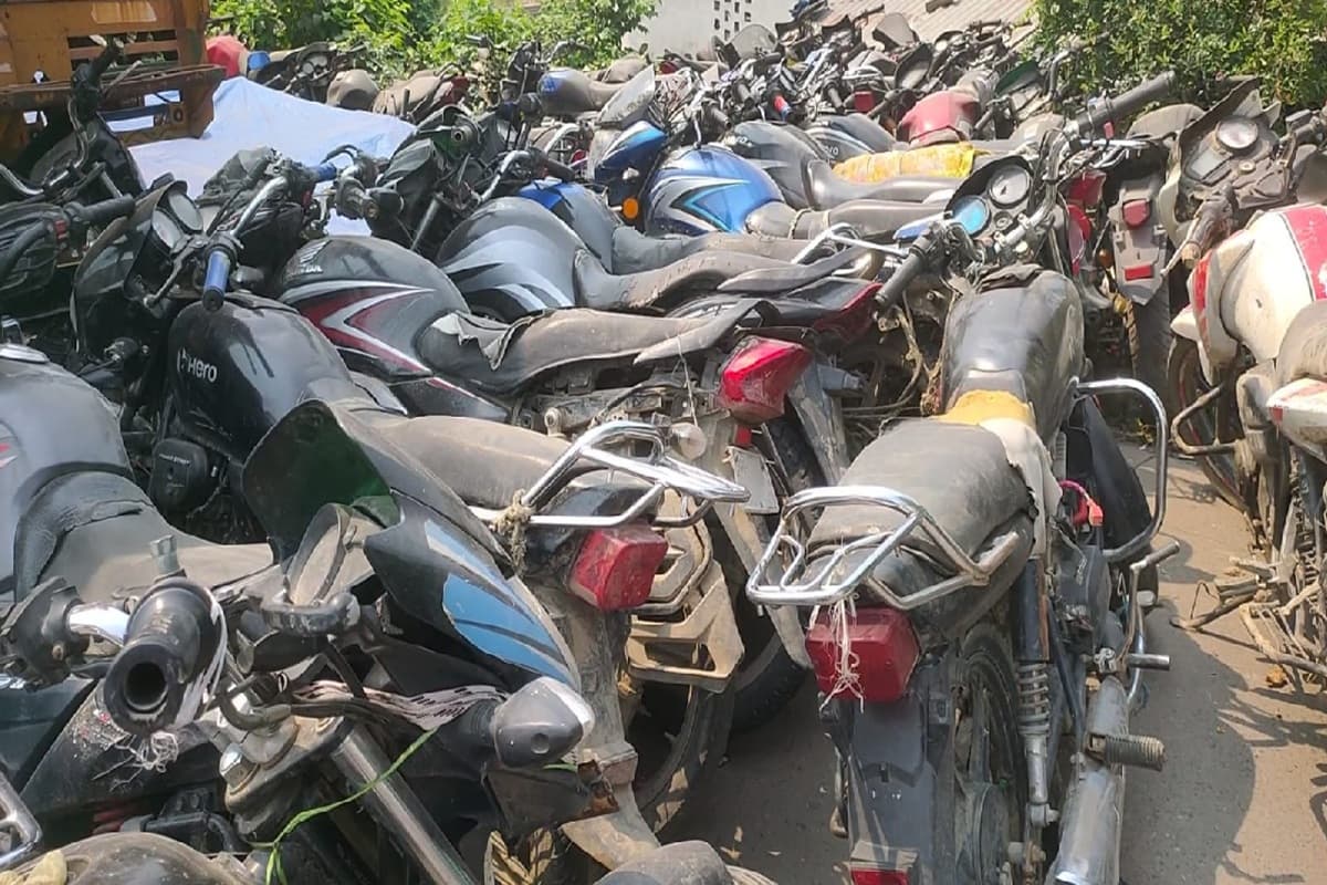 पटना पुलिस की बड़ी कार्रवाई, चोरी के 21 मोटर साइकिल के साथ 7 अपराधी गिरफ्तार