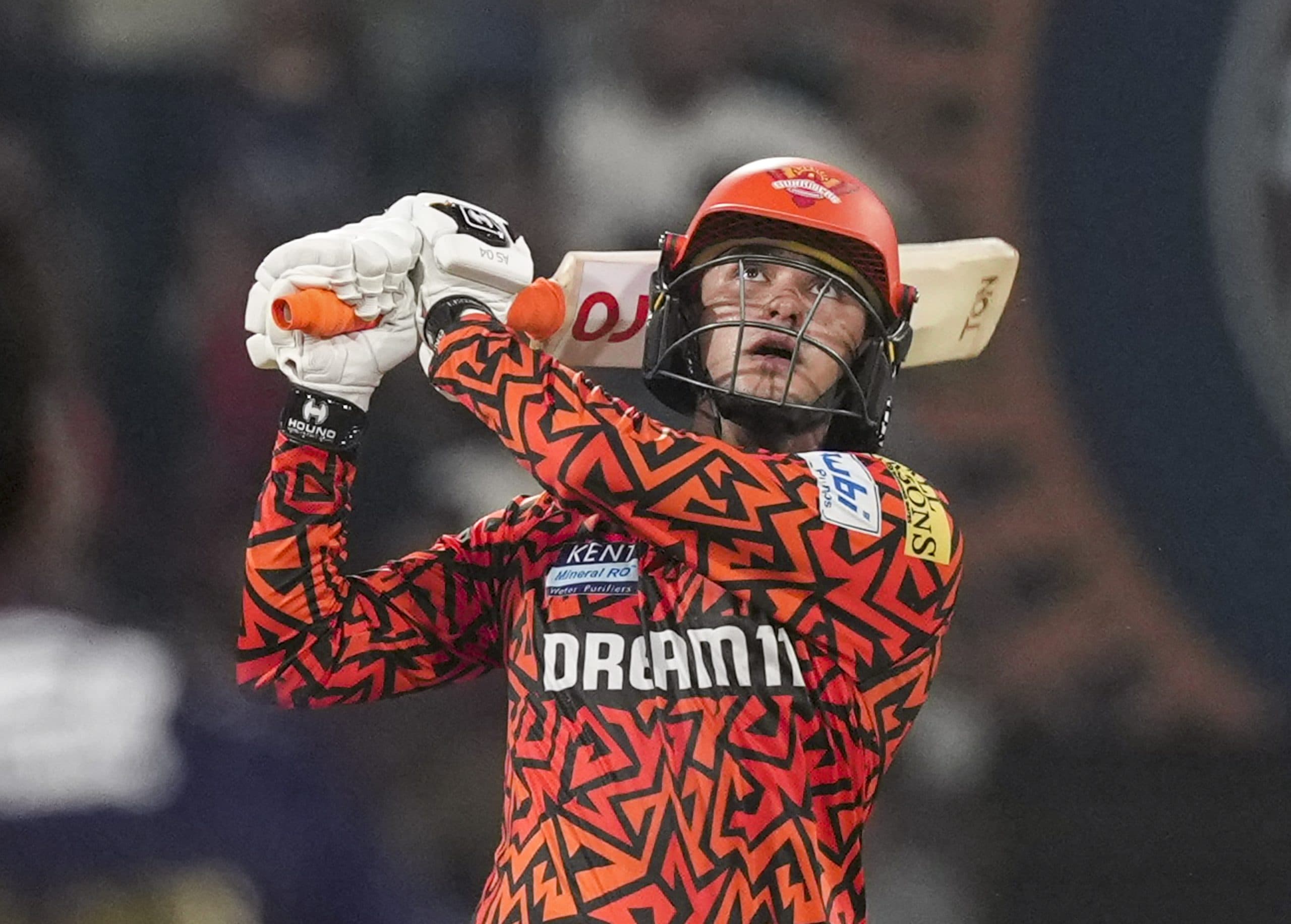 अभिषेक शर्मा ने लगाया छ्क्का और लग गया 5 लाख का चूना, इस पहल की वजह से करना होगा दान