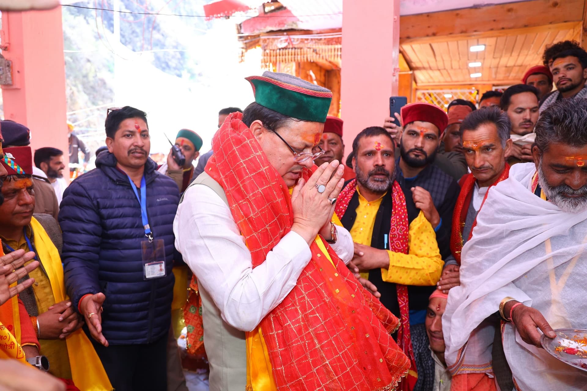 गंगोत्री और यमुनोत्री धाम के कपाट श्रद्धालुओं के लिए खुले, सीएम धामी ने पीएम मोदी के नाम से दोनों धामों में की विशेष पूजा