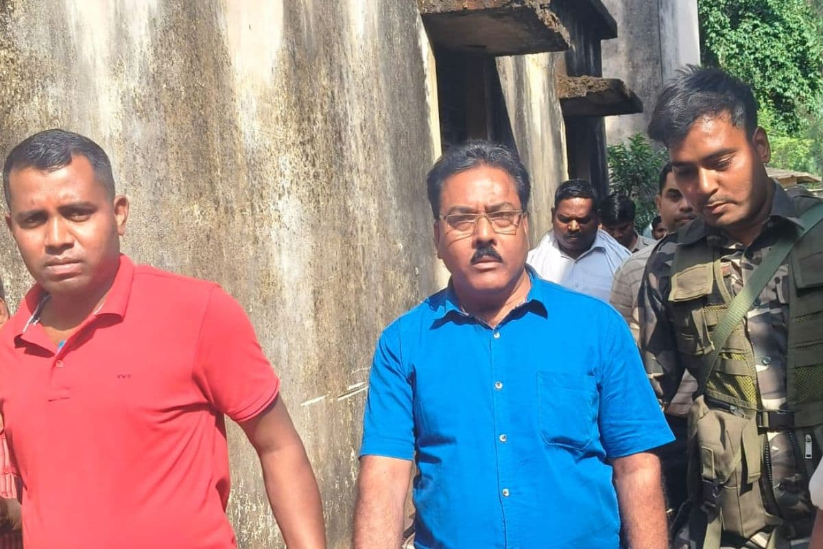 ACB Trap: झारखंड के लातेहार में ACB की बड़ी कार्रवाई, 10 हजार रिश्वत लेते राजस्व कर्मचारी अरेस्ट