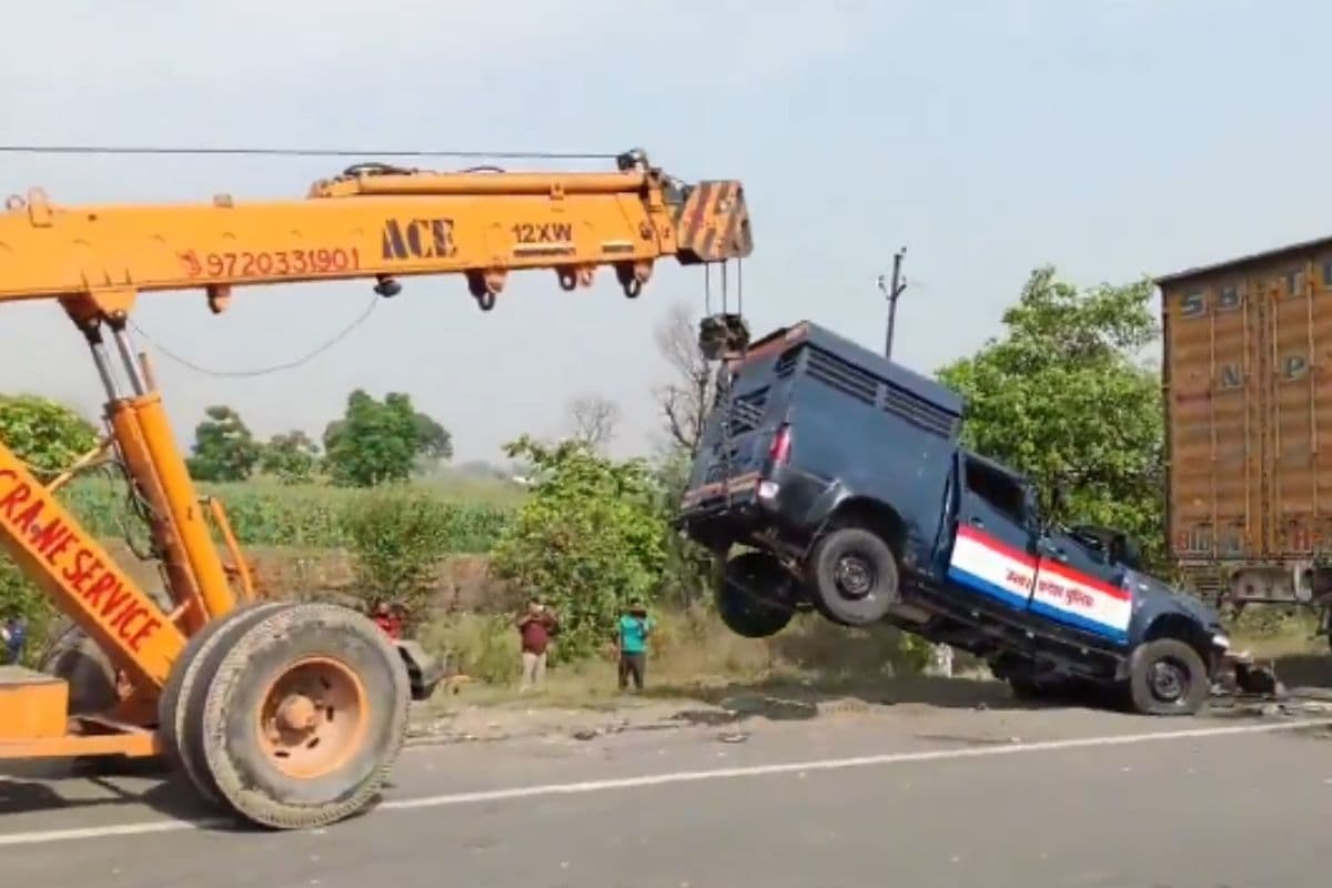 नेशनल हाईवे पर पुलिस की वैन हादसे का शिकार, 4 पुलिस और 1 कैदी की मौत