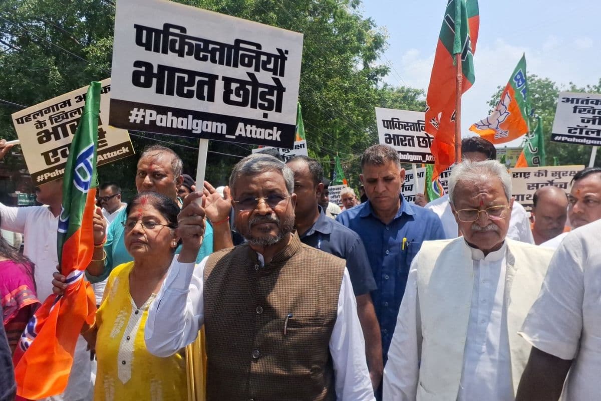 "पाकिस्तानियों भारत छोड़ो" के नारे लगाते हुए रांची की सड़कों पर उतरी भाजपा