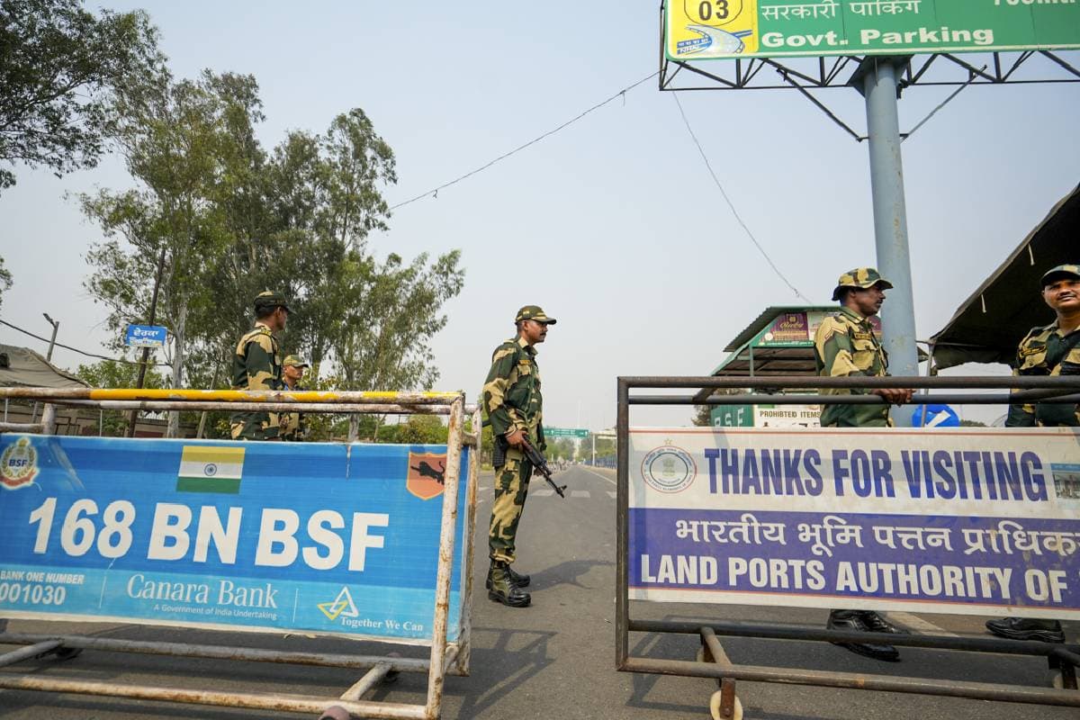 India Pakistan War : घुसपैठ की बड़ी कोशिश नाकाम, रात 11 बजे बीएसएफ ने आतंकियों को खदेड़ा