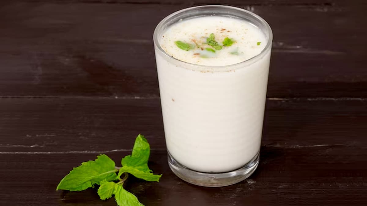 Summer Drink: Butter Milk: इस देसी ड्रिंक के फायदे जान चौंक जायेंगे आप, नियमित सेवन से बचे रहेंगे गर्मी से