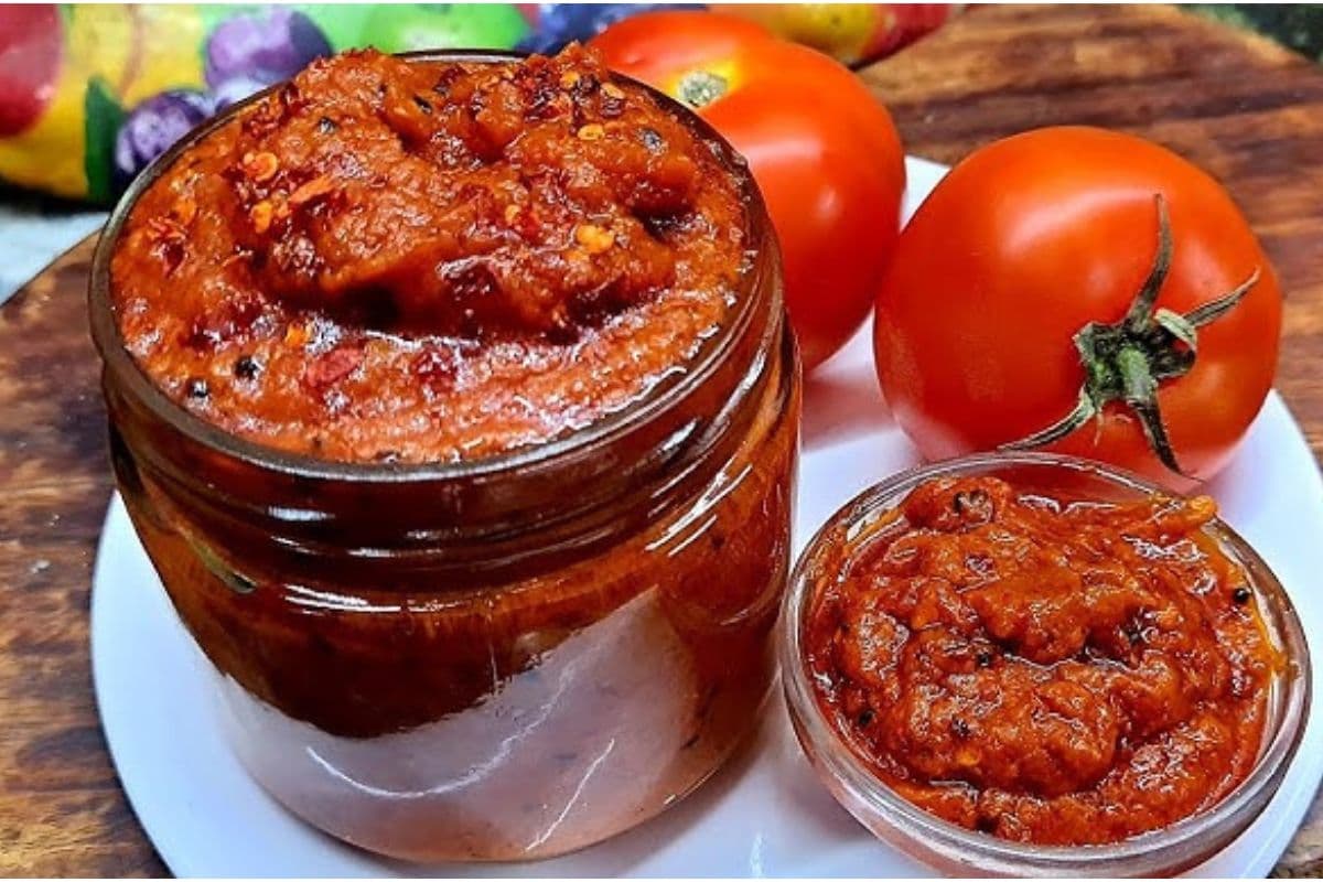 Bengali Tomato Chutney Recipe: टमाटर और खजूर से ऐसे तैयार करें मीठी-चटपटी बंगाली स्टाइल चटनी