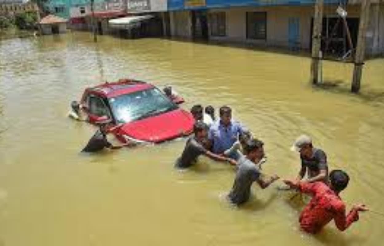 पानी-पानी हुआ हाईटेक सिटी बेंगलुरु, सड़क बना समुंदर, देखें वीडियो