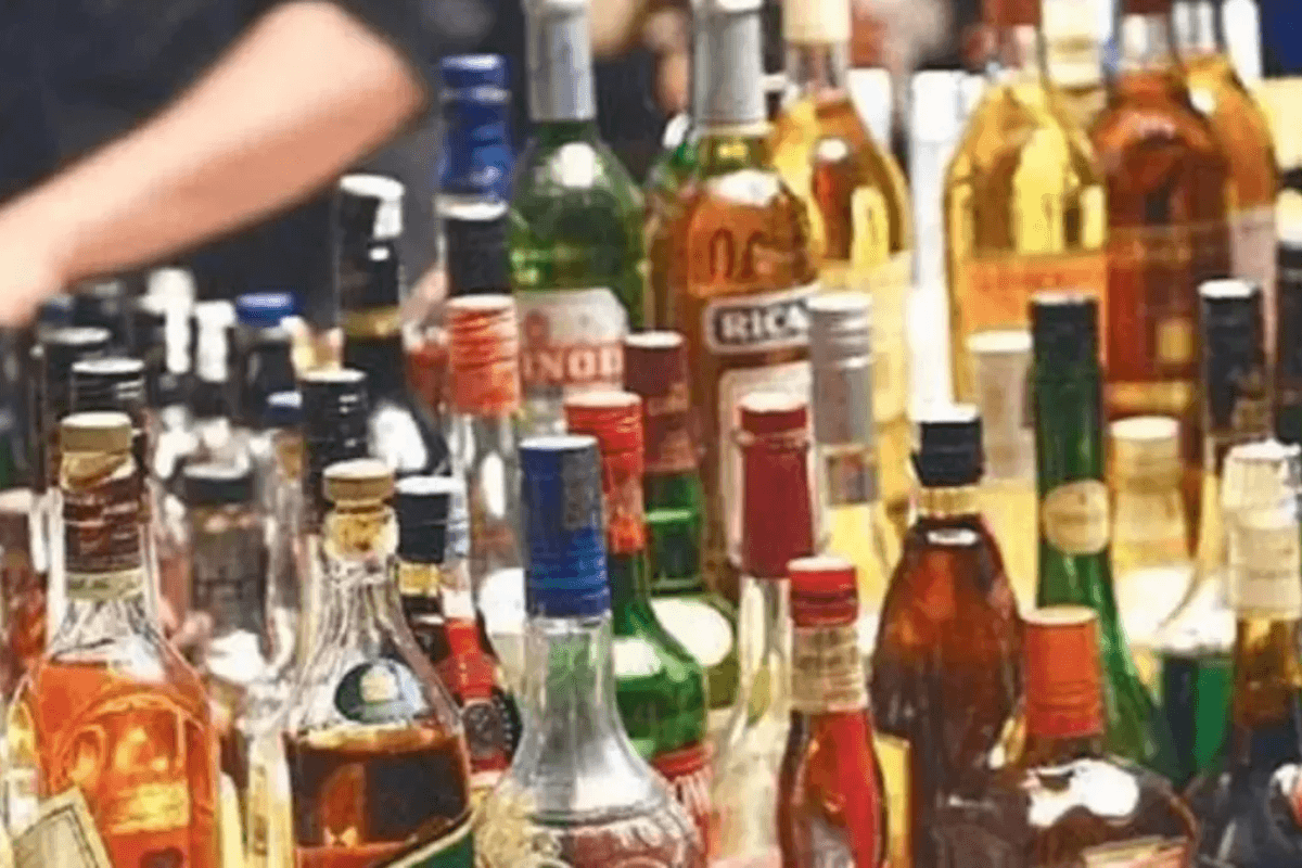 Liquor Supply: शराब तस्करी के लिए 'लेडी गैंग' की डिमांड, एक खेप के मिलते हैं इतने हजार रुपए