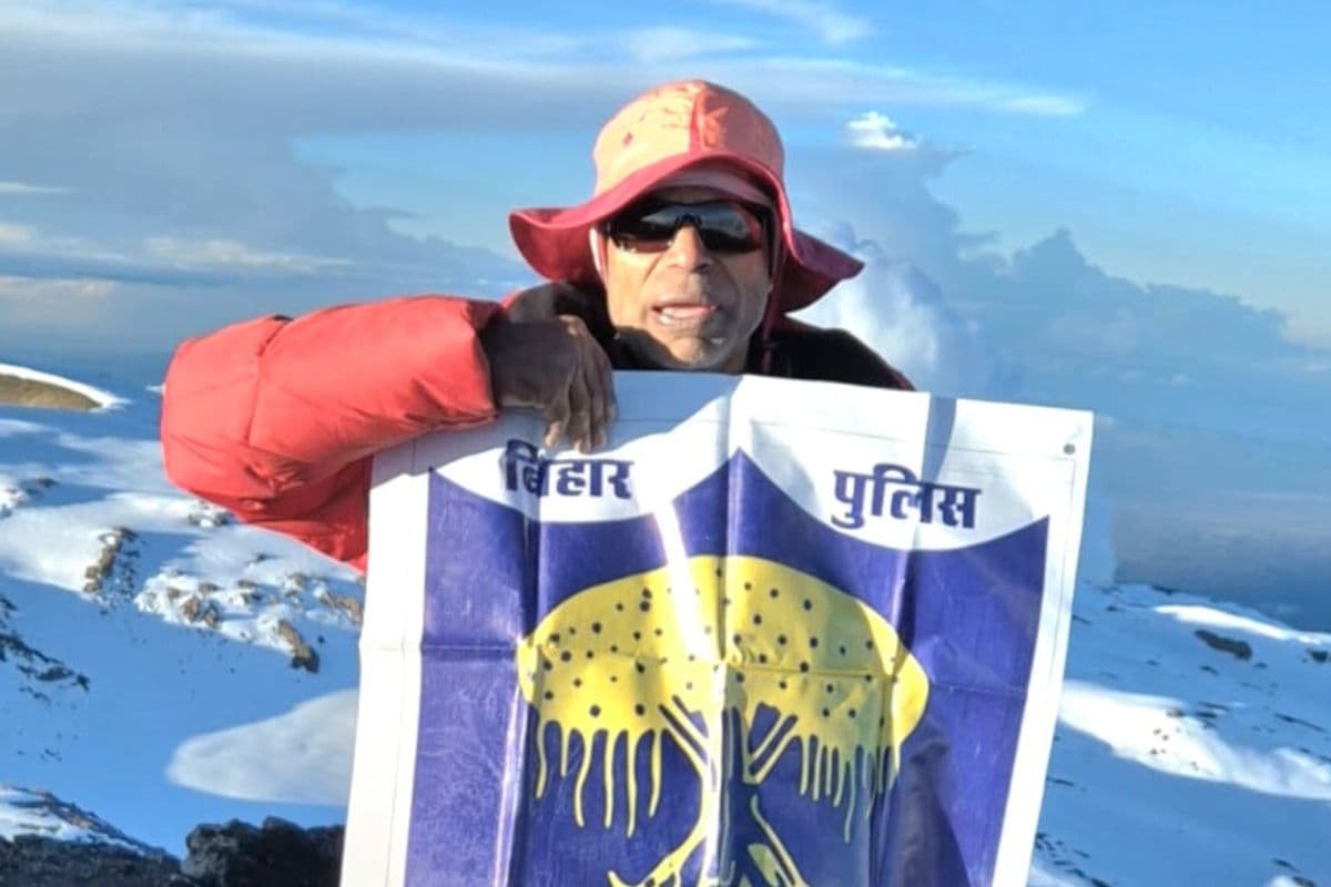 बिहार STF के चंदन कुमार ने रचा इतिहास, अफ्रीका के किलिमंजारो और मेरू पर्वत पर फहराया परचम