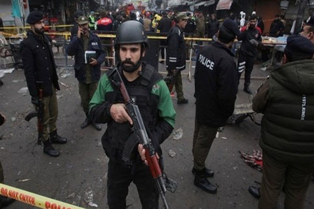 Blasts in Lahore: धमाके से पाकिस्तान का एयर डिफेंस सिस्टम तबाह, लाहौर में भारी तबाही