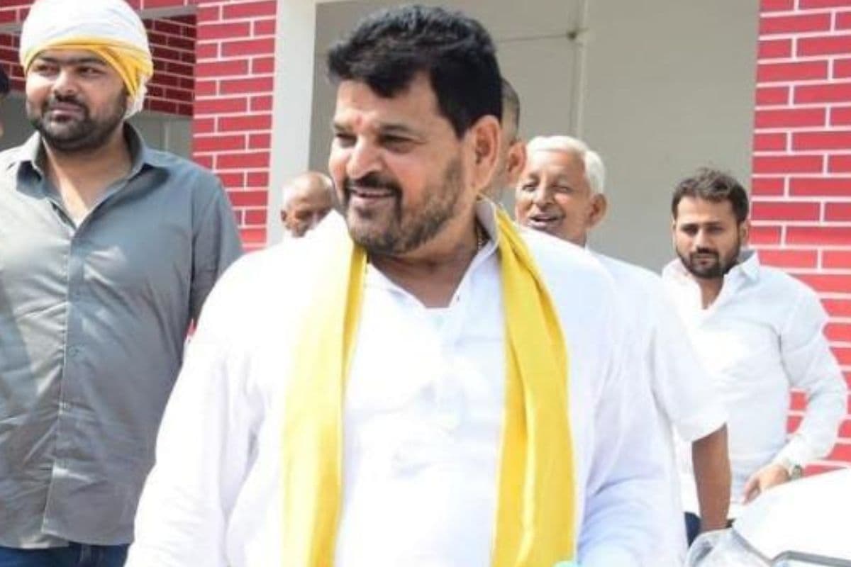 Brij Bhushan Singh: महिला पहलवान से यौन शोषण मामले में बृजभूषण सिंह को राहत, POCSO केस बंद